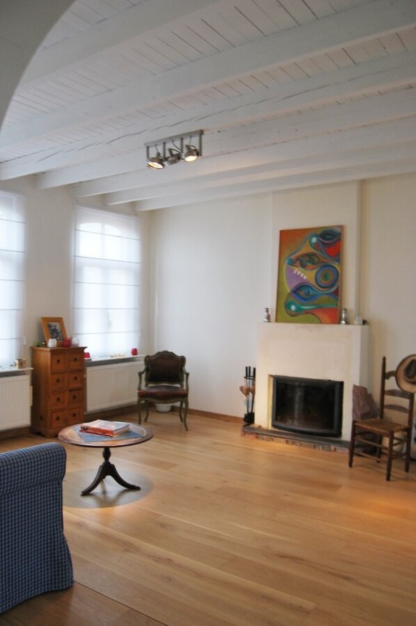 Gerenoveerde woning met stalgebouw op 2.340m² 