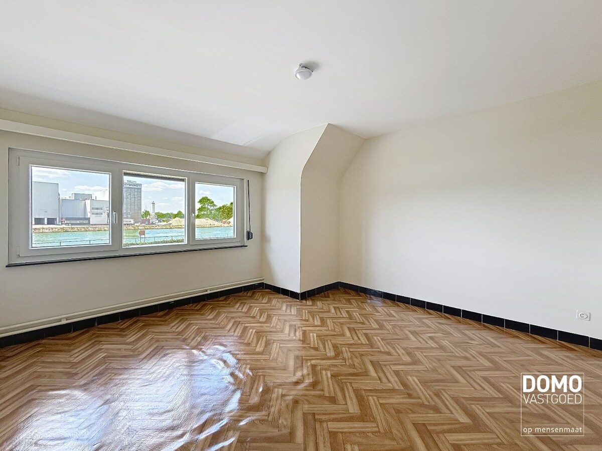 RUIME WONING MET TUIN, GARAGE &amp; 3 SLAAPKAMERS RUSTIG GELEGEN LANGS HET KANAAL MET EPC C TE BERINGEN 