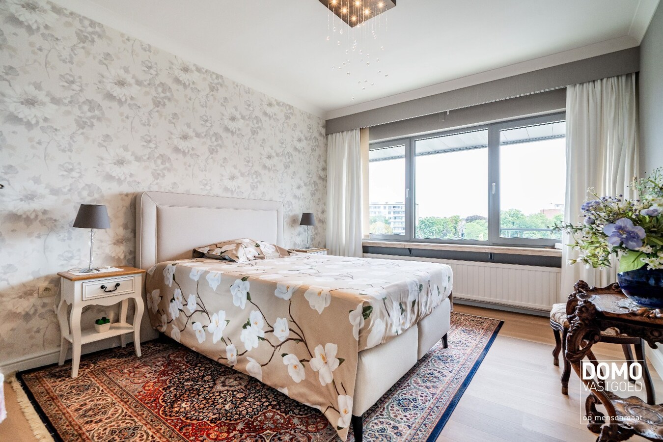 Stijlvol wonen in hartje Hasselt met een uniek uitzicht over het Kolonel Dusartplein 
