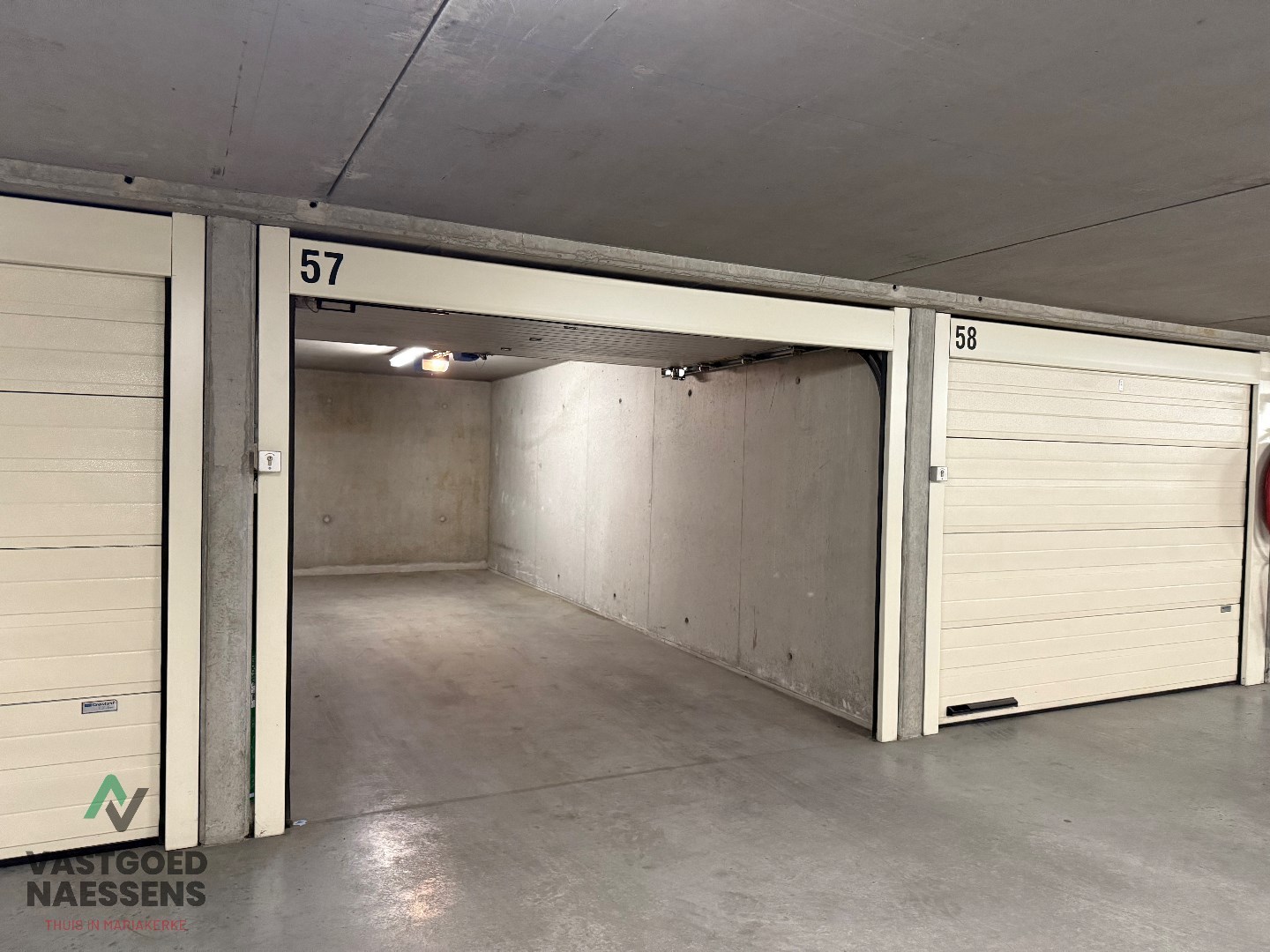 RUIME GARAGEBOX ONDER KINEPOLIS OOSTENDE 