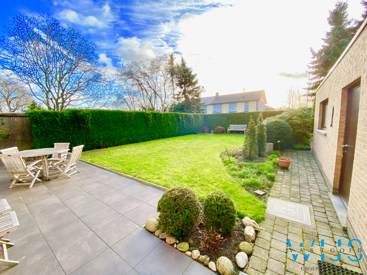 Ruime gezinswoning met 5 slaapkamers &amp; ZUIDgerichte tuin te Zelzate! 