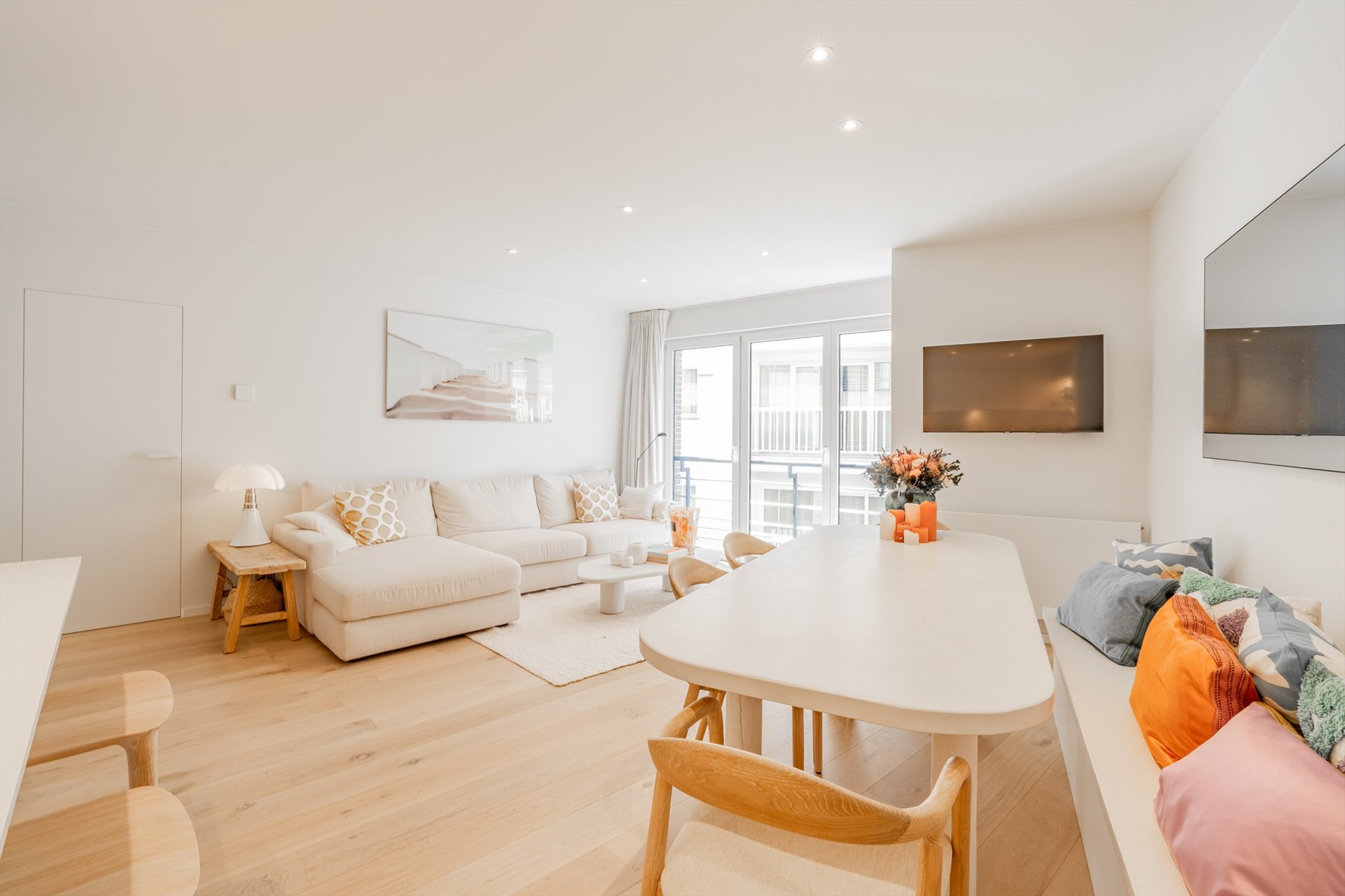 Magnifique appartement d'une chambre récemment rénové, situé au centre dans une rue calme adjacente à la Zoutelaan à Knokke. 
