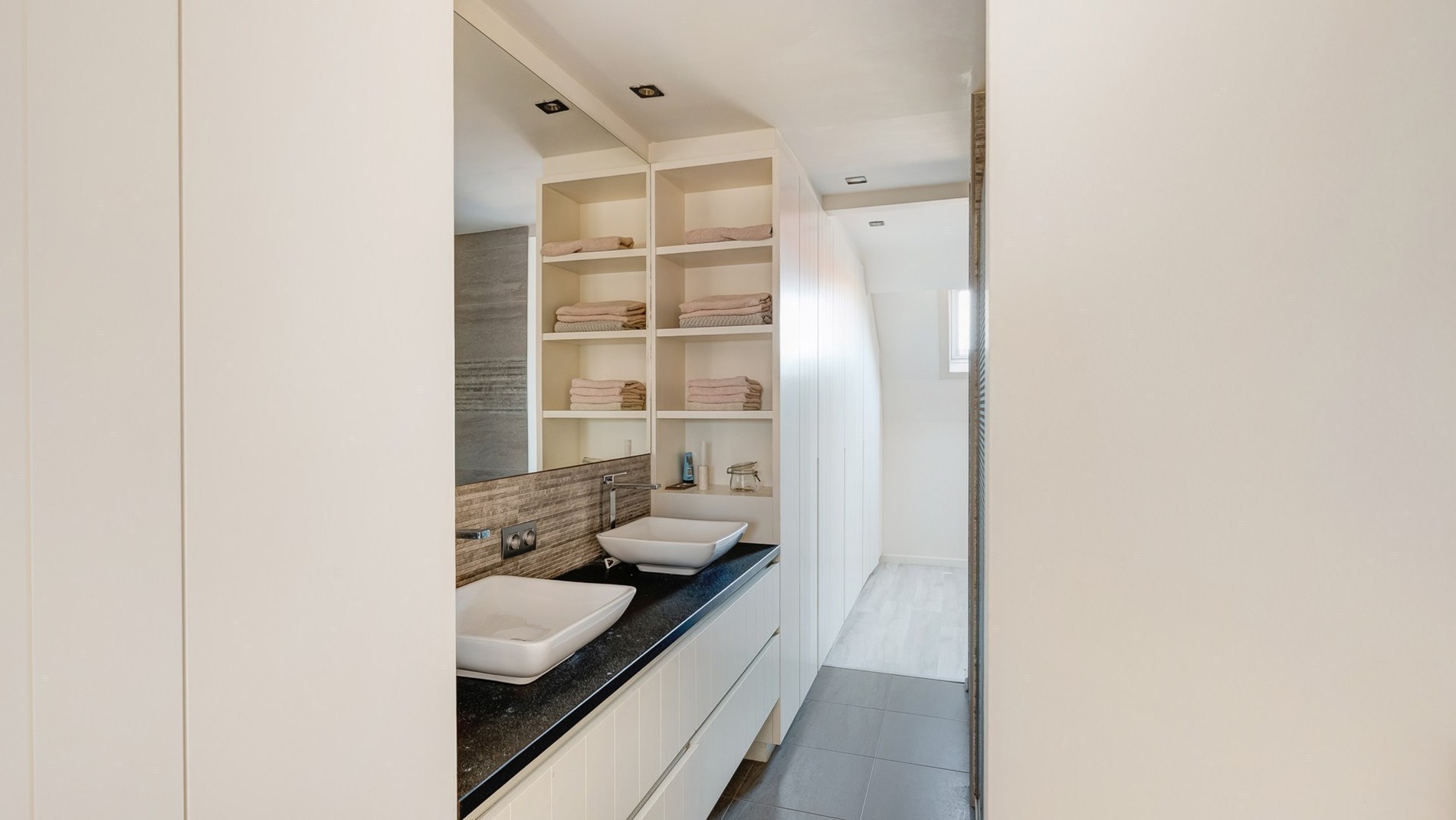 Maison familiale prête à emménager à distance de marche de la gare et de la digue de Heist (avec possibilité d'acheter un garage attenant) 