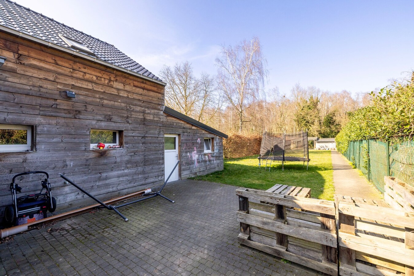 Instapklare woning met ruime tuin en 3 slpks - toplocatie 