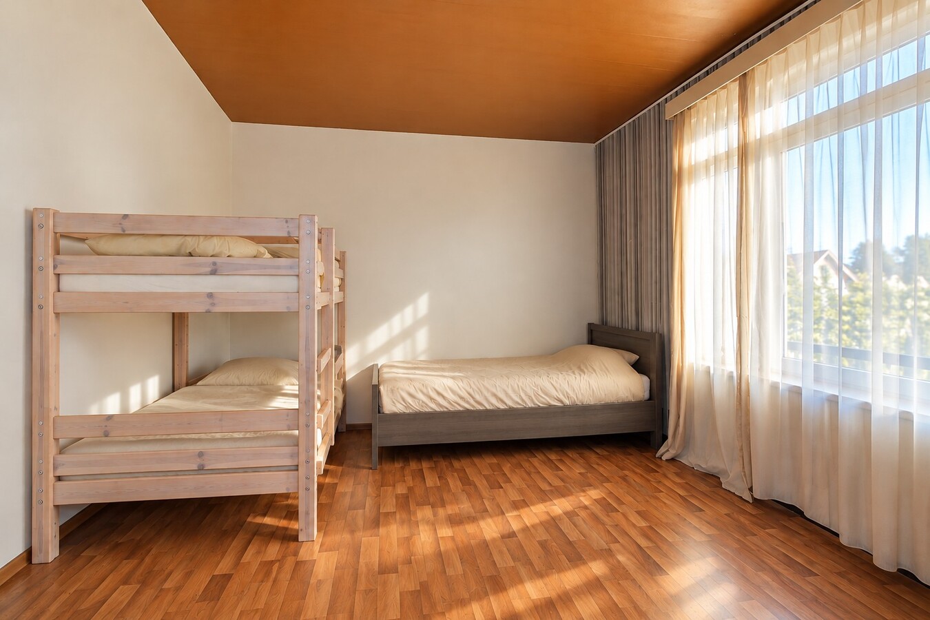 Te koop: Centraal gelegen stadwoning met 4 slaapkamers en diepe zuidgerichte tuin in Sint-Niklaas! 