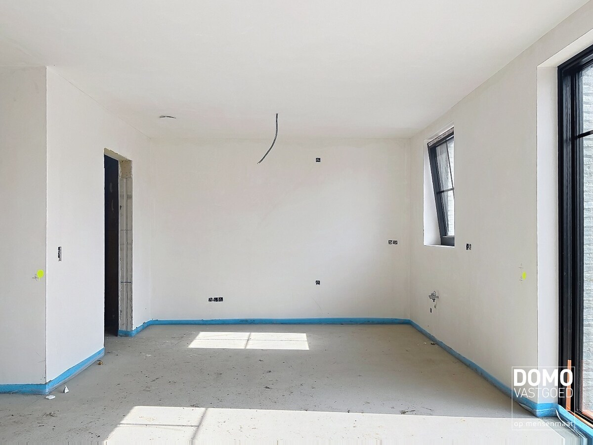 ENERGIEZUINIGE HALFOPENBEBOUWING MET 3 SLAAPKAMERS TE KERMT 