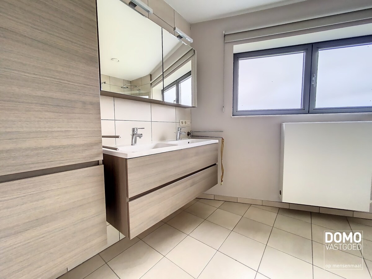 Ruime penthouse in Kermt met terras, lift, 3 slaapkamers en ruim terras 