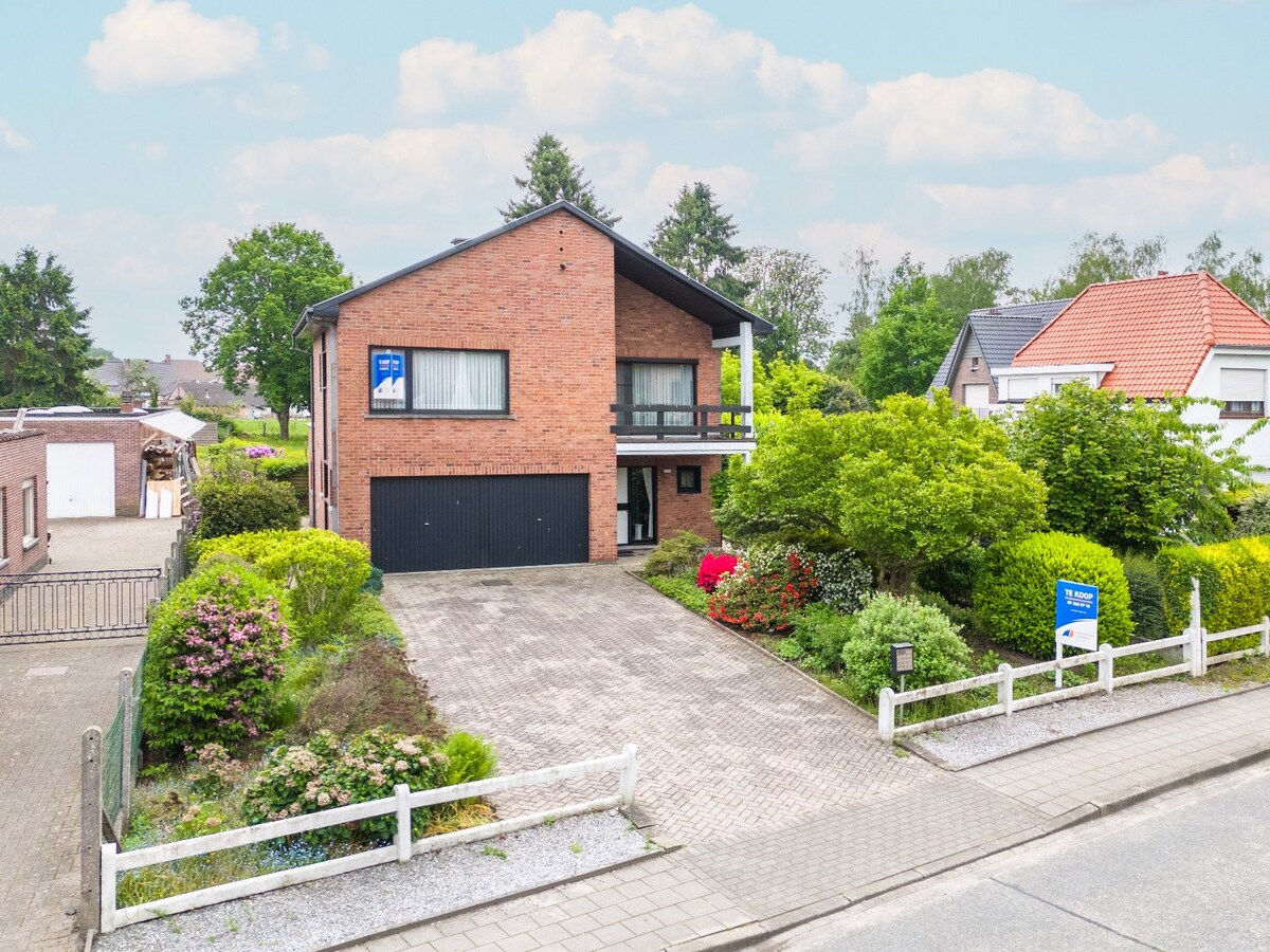 Stevige en ruime OB op gunstige locatie te Erembodegem 
