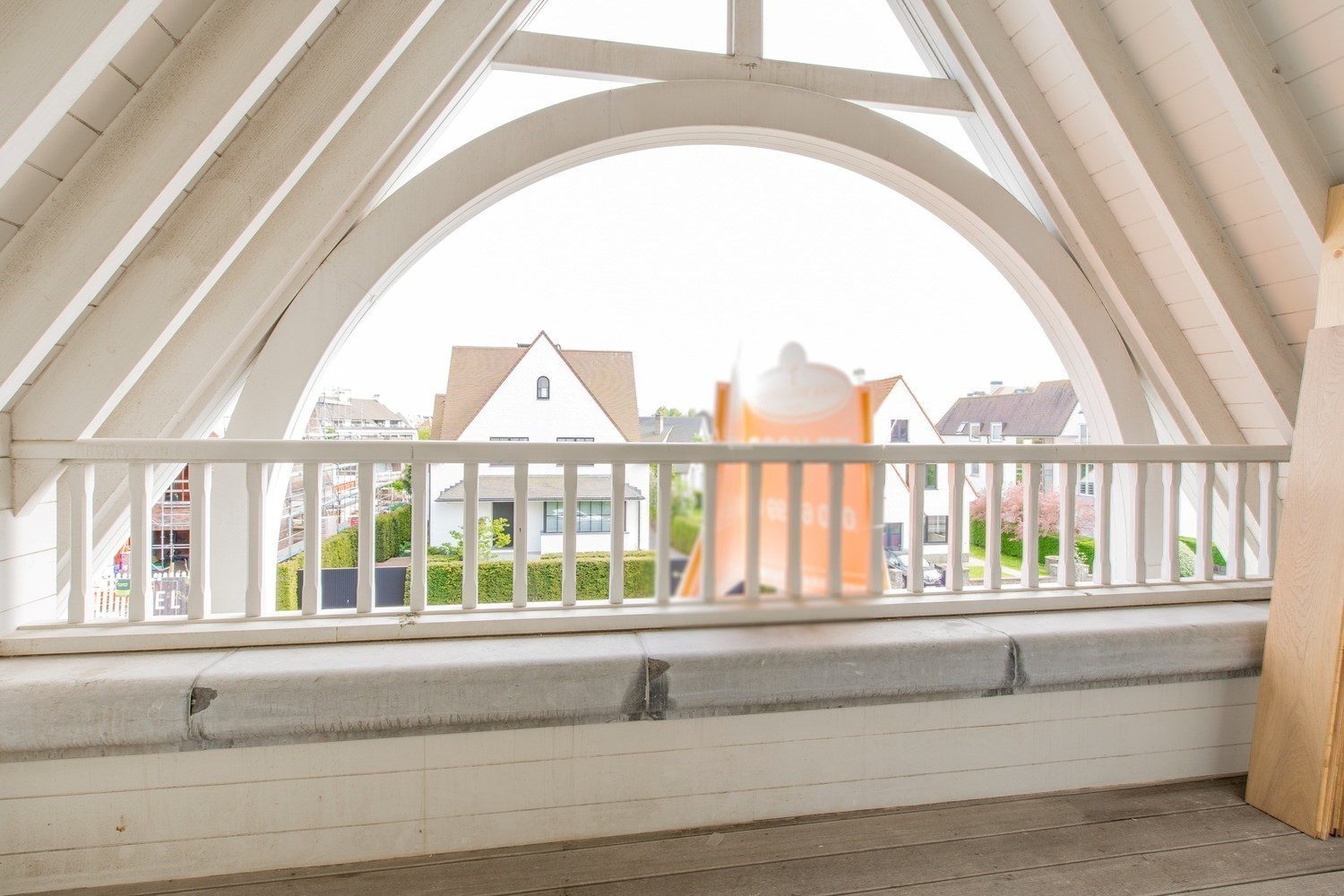 Lichtrijk penthouse appartement met aangename zonneterrassen op amper 50m wandelafstand van de Zeedijk-Albertstrand. 