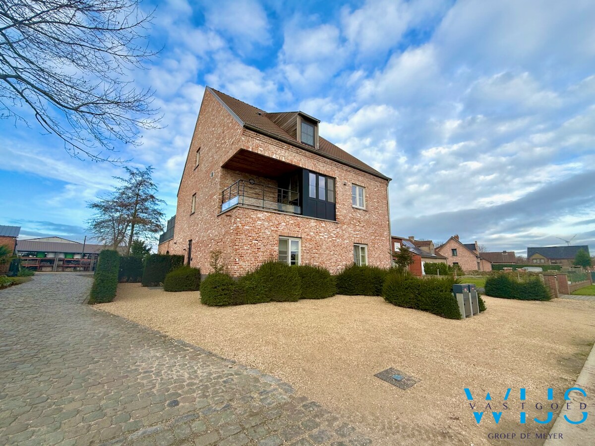 Te huur benedenwoning - Oosteeklo