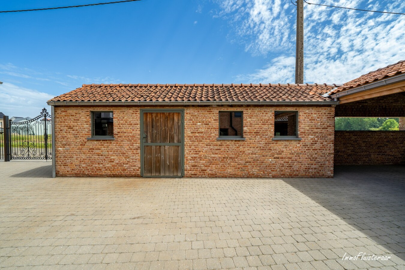 Unieke, gerenoveerde hoevewoning met paardenfaciliteiten, bijgebouwen, uitzonderlijk potentieel en zeer bereikbare ligging 