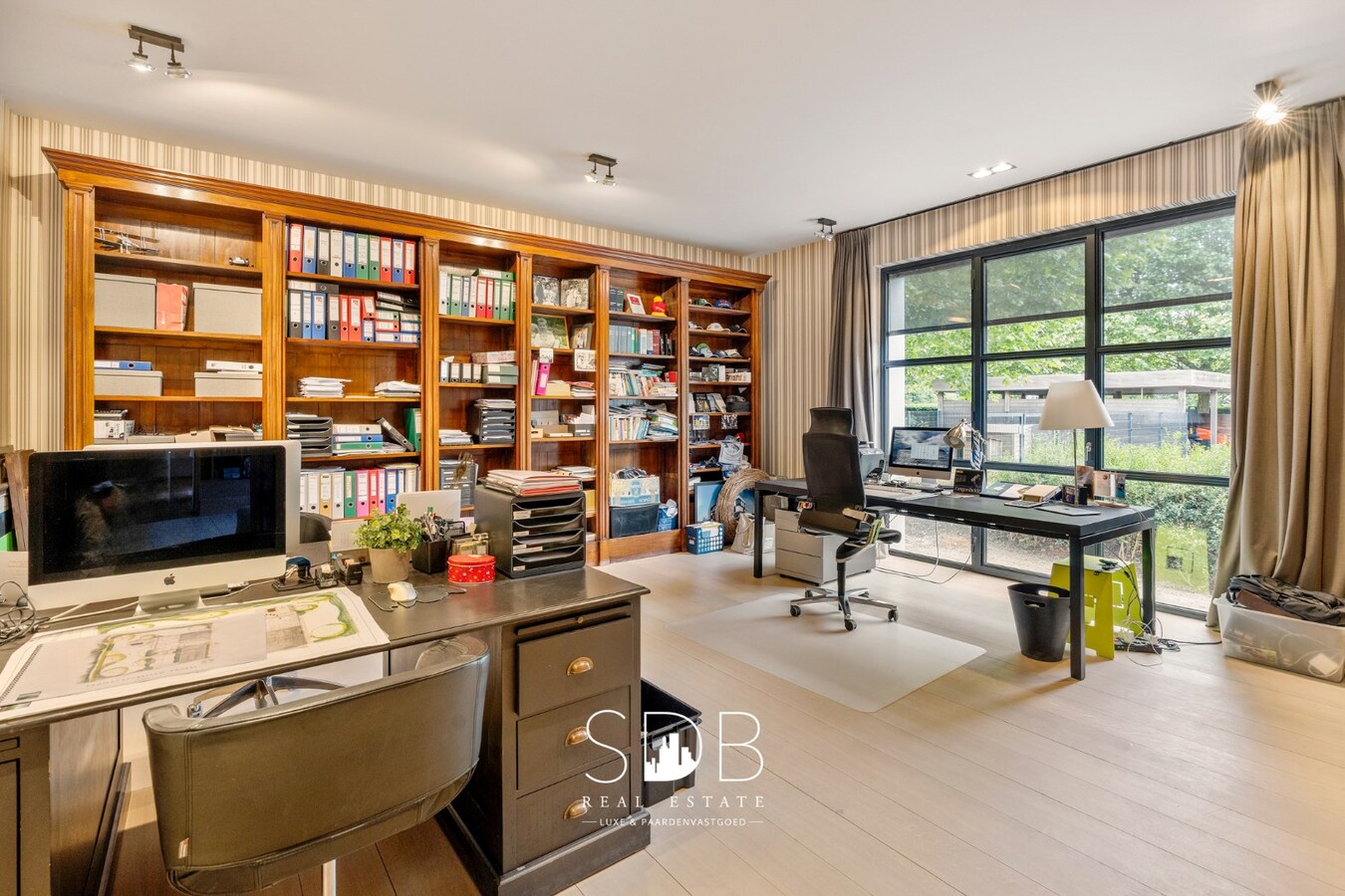 Prachtige villa met hippische accommodatie en graslanden +/-  23 ha 