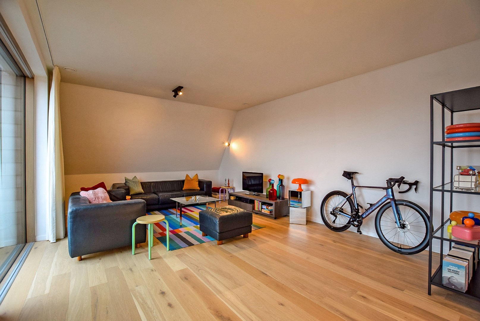 Recent dakappartement met 2 slaapkamers te Oostduinkerke. 