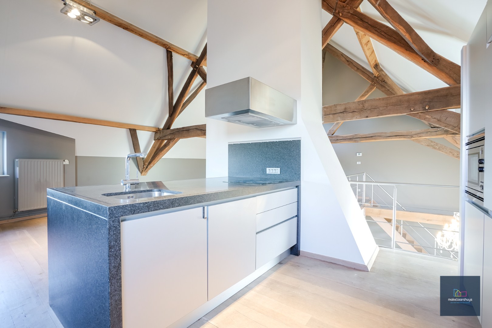 VERHUURD NSCHRIJVEN via de site ; Stijlvolle duplex in de hist. stadskern 