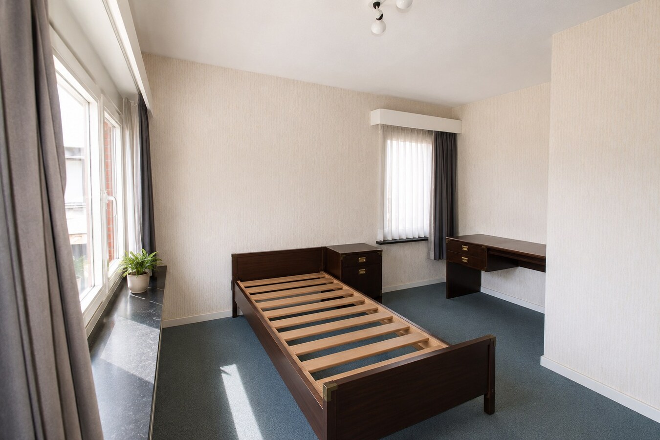 Karaktervolle open bebouwing met 6 kamers op 538 m² – unieke renovatiekans op topligging vlakbij station en centrum van Sint-Niklaas 