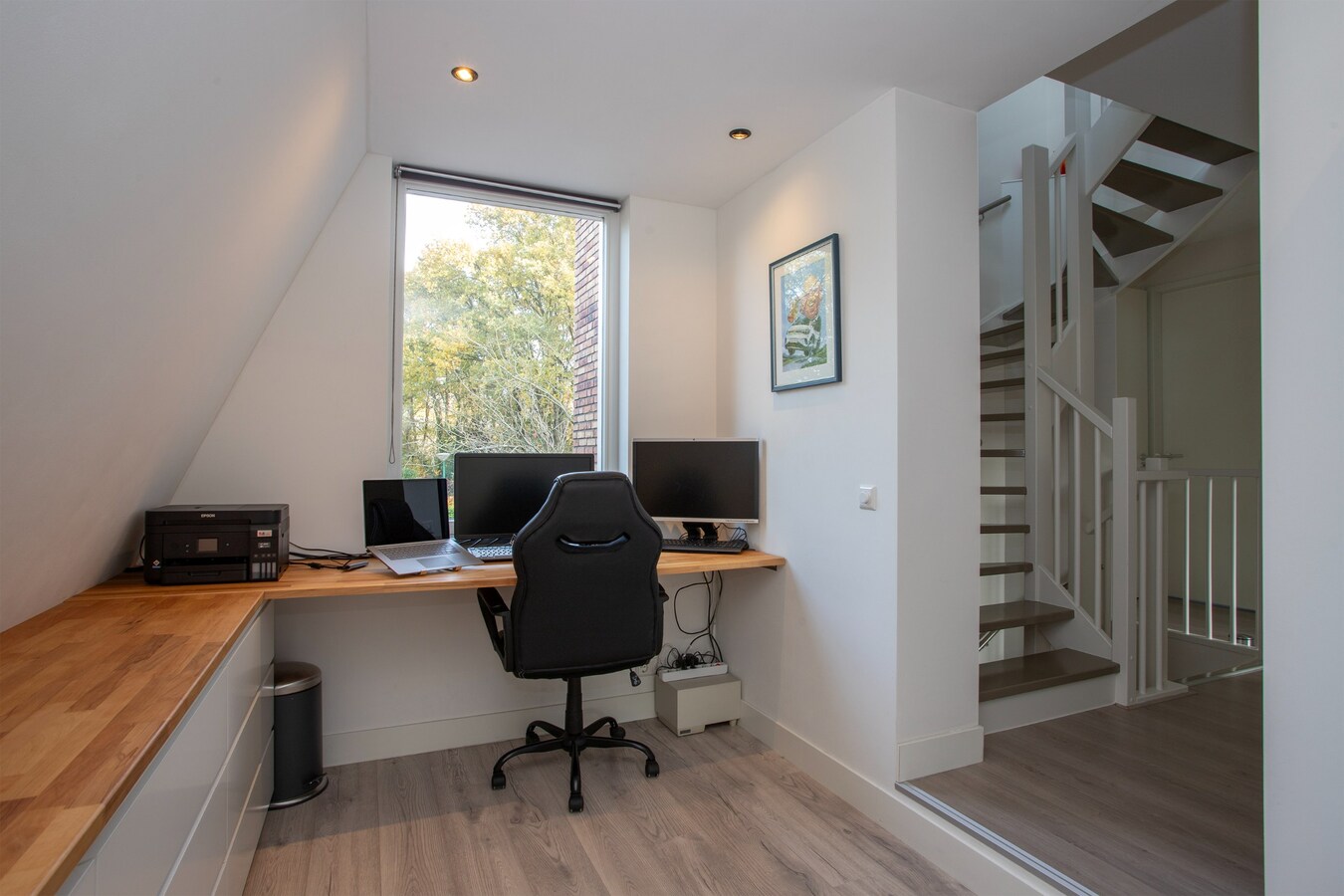 Zeer ruime hoekwoning met volop leefruimte en groen uitzicht in kindvriendelijke wijk! 