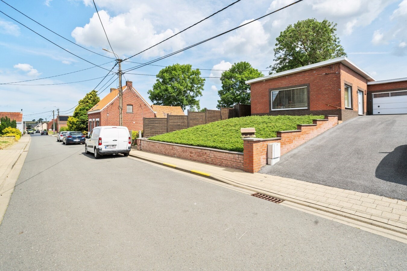 Goed onderhouden gelijkvloerswoning op ruim perceel van 700m² 