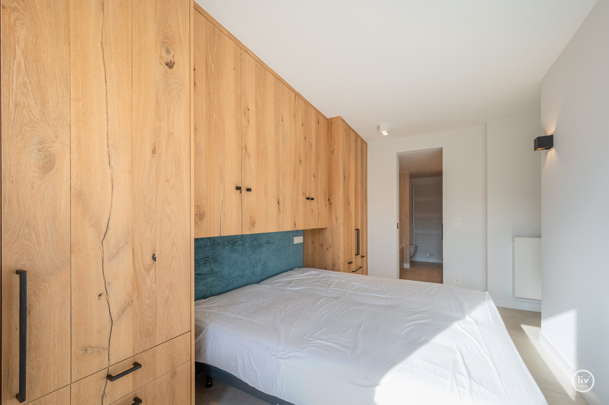 Bel appartement rénové avec vue sur la place Rubens et la mer 