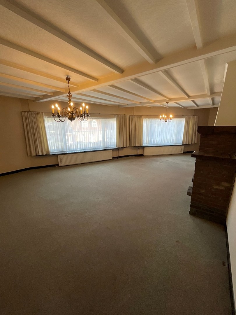 Te renoveren zes slaapkamer appartement 