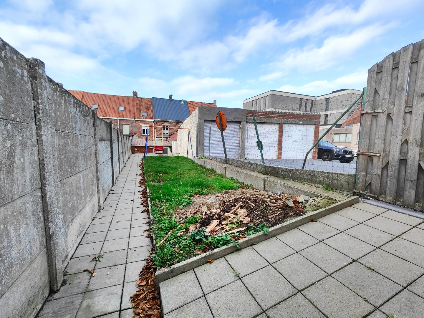 Op te frissen woning met tuin en berging op centrale ligging 
