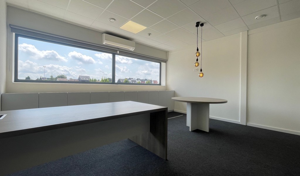 Gerenoveerde kantoren te huur in industriezone Ganzenbol Lint