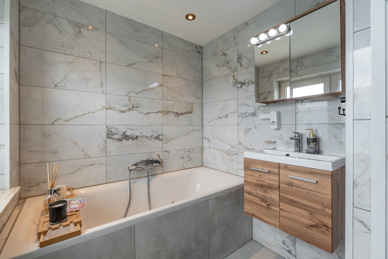 Ruime gerenoveerde woning met tuin en 3 slaapkamers in Dilsen-Stokkem. 