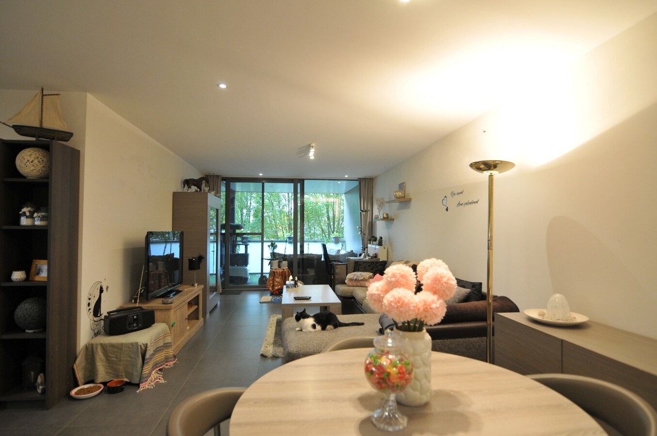 6 appartementen met elk 2 slaapkamers 