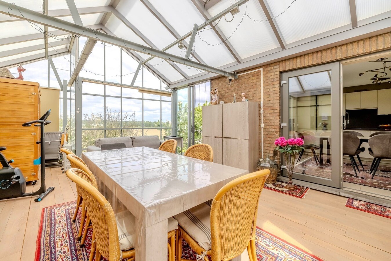 Ruime, landelijk gelegen woning met diverse mogelijkheden 