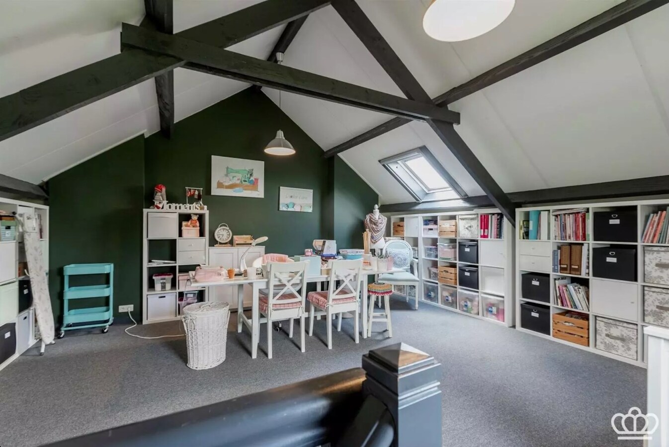 Magnifiquement située, charmante maison avec des installations pour chevaux sur environ 1,8 ha à Essen. 