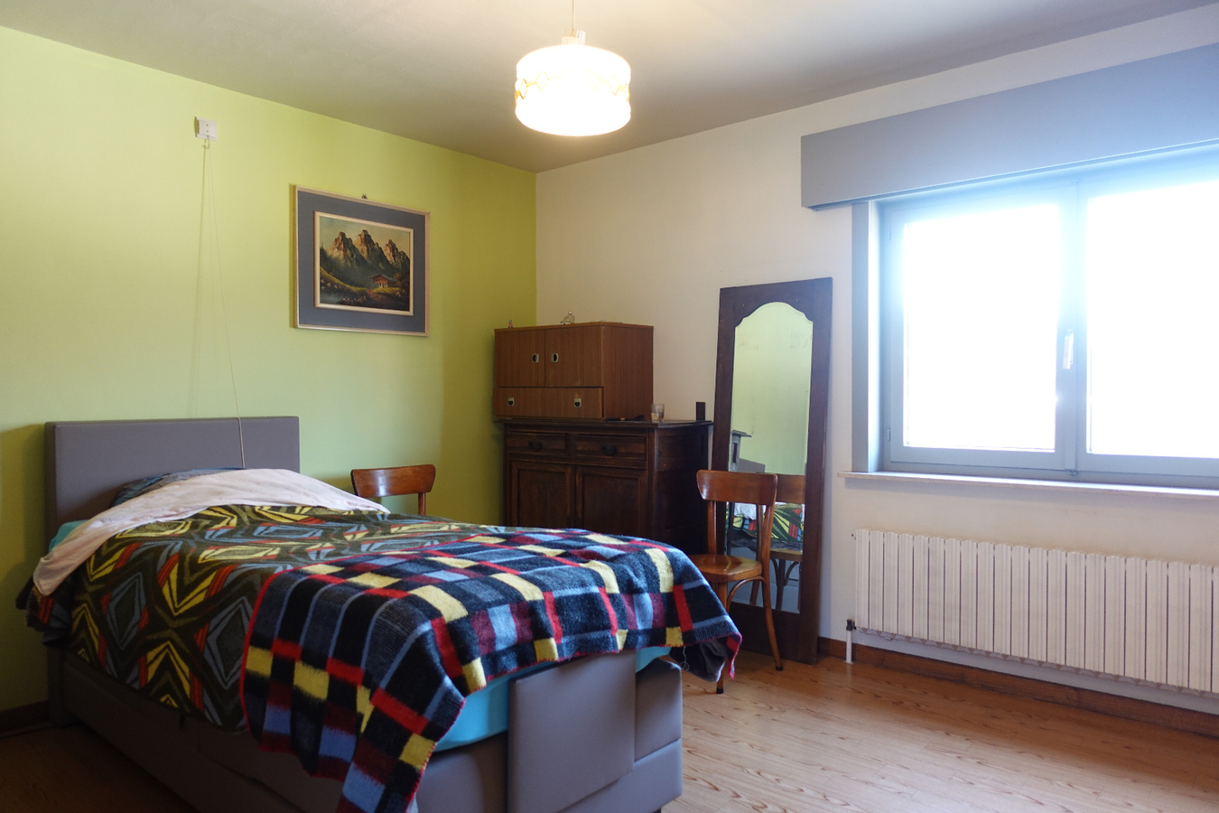 Ruime hoekwoning met 4 slaapkamers en dubbele garage 