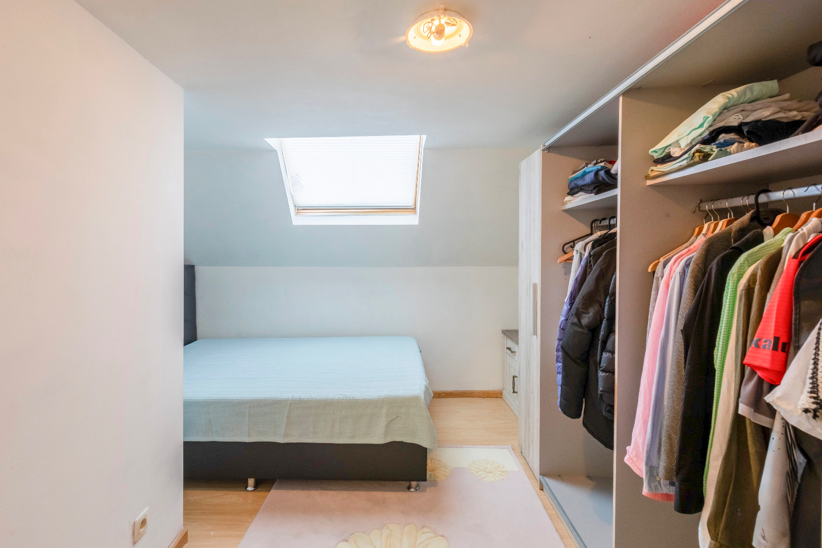 Ruime stadswoning met 5 slaapkamers en handelsruimte 