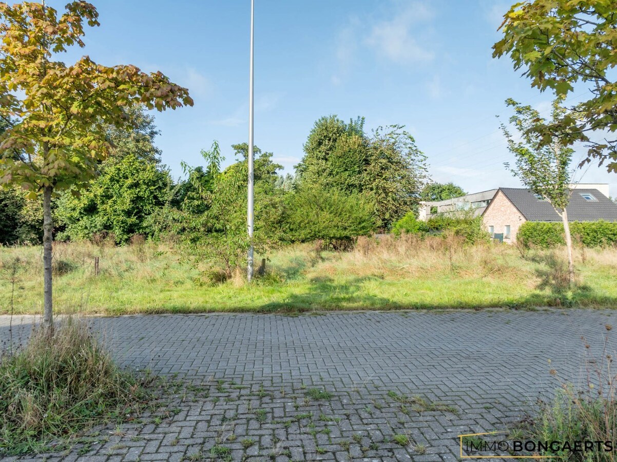 Halfopen bouwgrond op een rustige locatie 