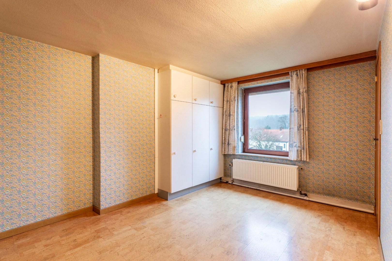 Vrijstaande woning (op 6a27) met 3 slpks, garage en tuin 