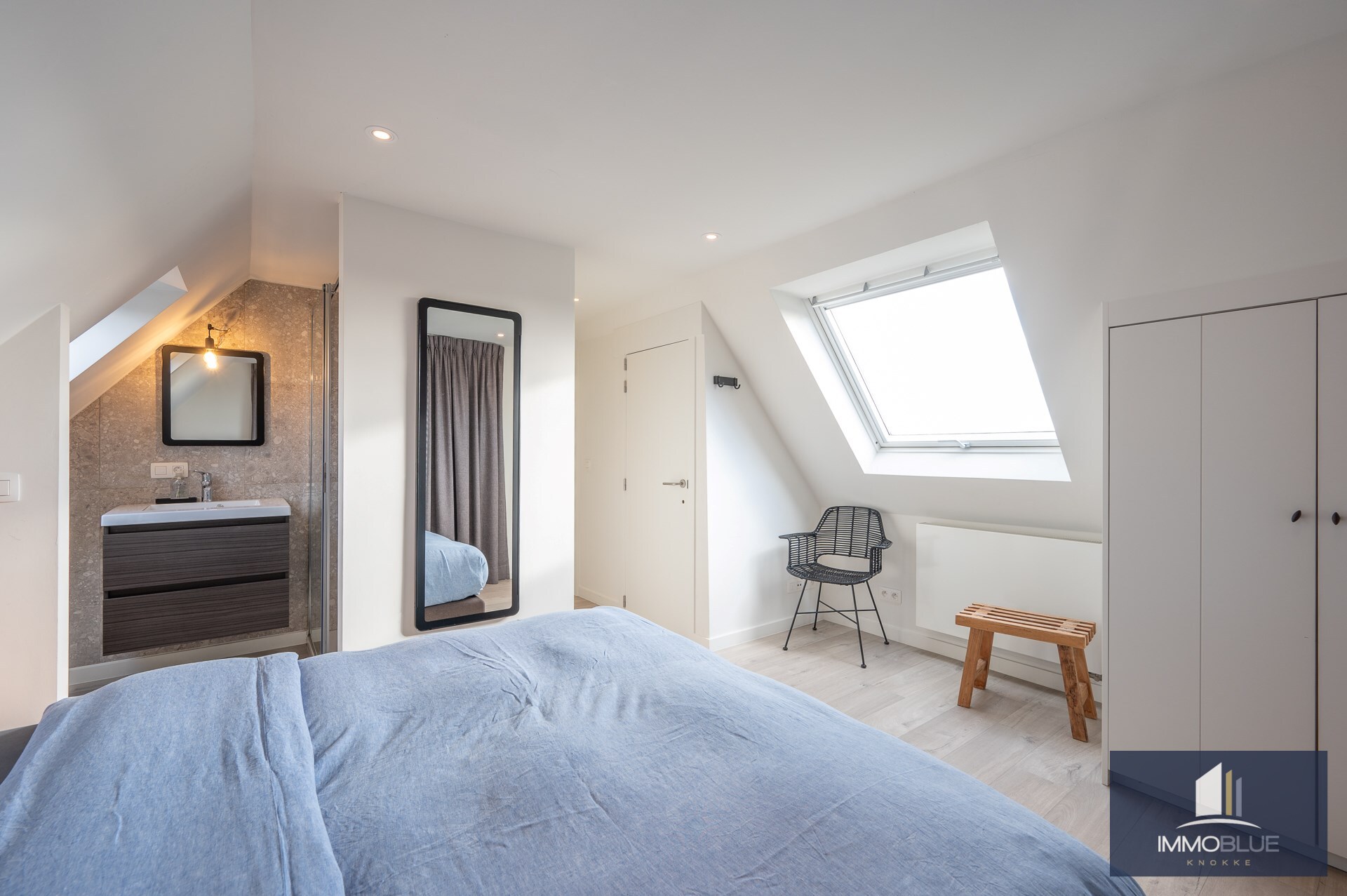 Charmante hoeve met volledig ingericht atelier gelegen op een perceel van ongeveer 5.500 m². 