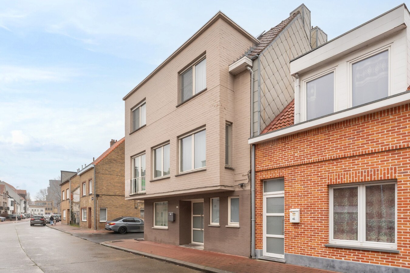 Instapklare, lichtrijke bel-etage woning met ruime garage en terras op centrale ligging 