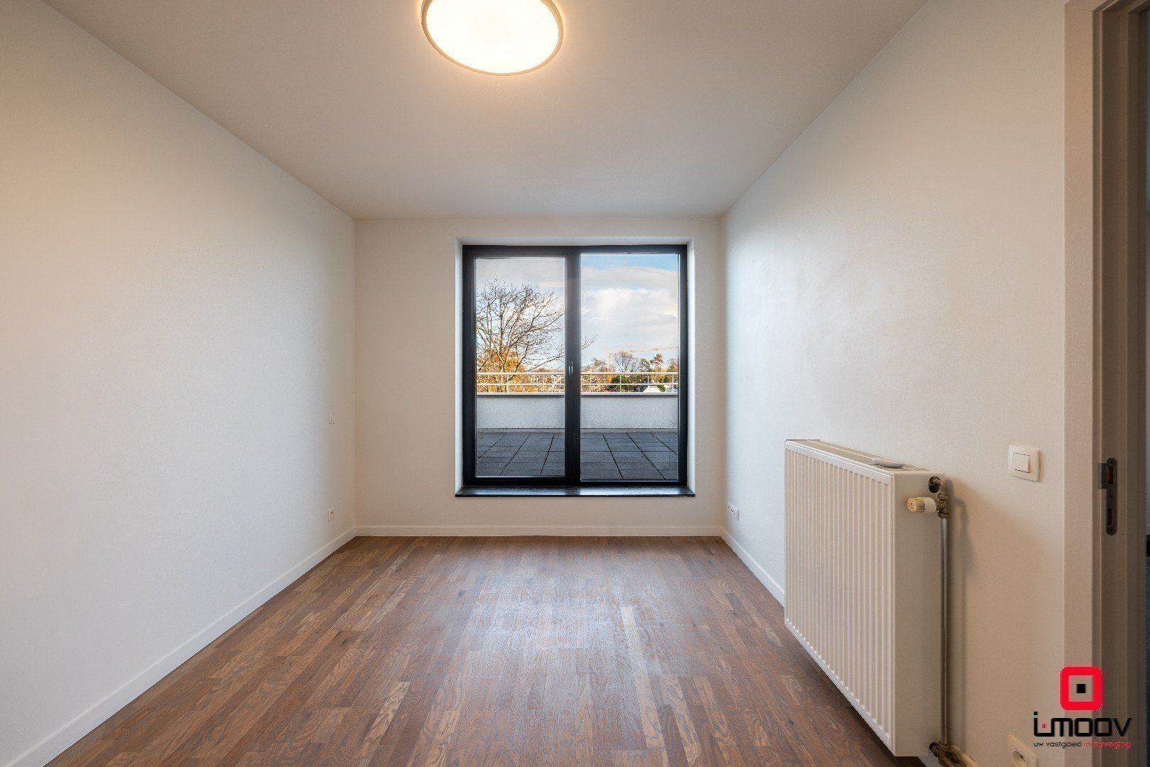 Lichtrijk en modern tweeslaapkamer appartement met groot terras in Oostakker 