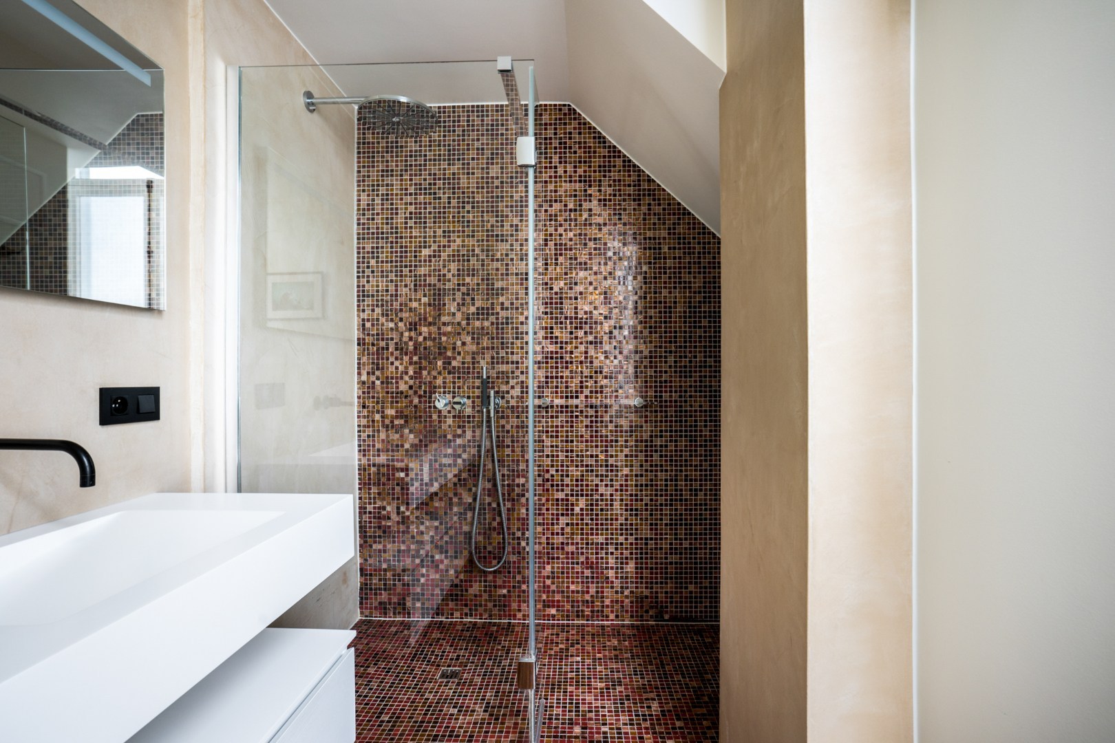 Bijzonder ruim duplexappartement met dakterras in hartje Gent 