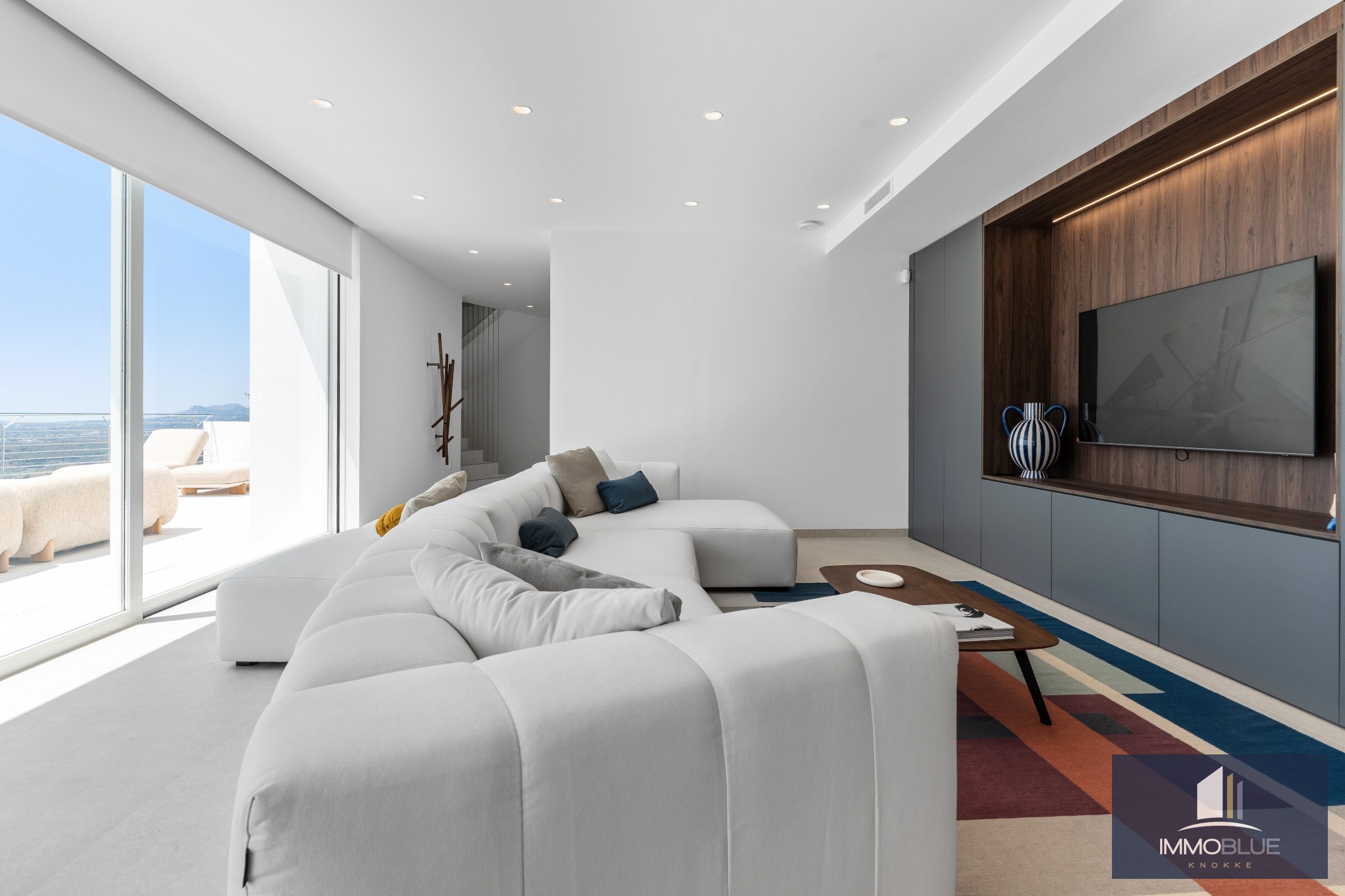 Designvilla met zicht op zee. 