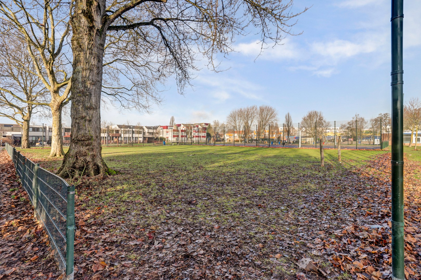 Een fijne benedenwoning op een toplocatie, perfect voor starters die hun woonwensen willen realiseren. Kom kijken en laat u verrassen! 