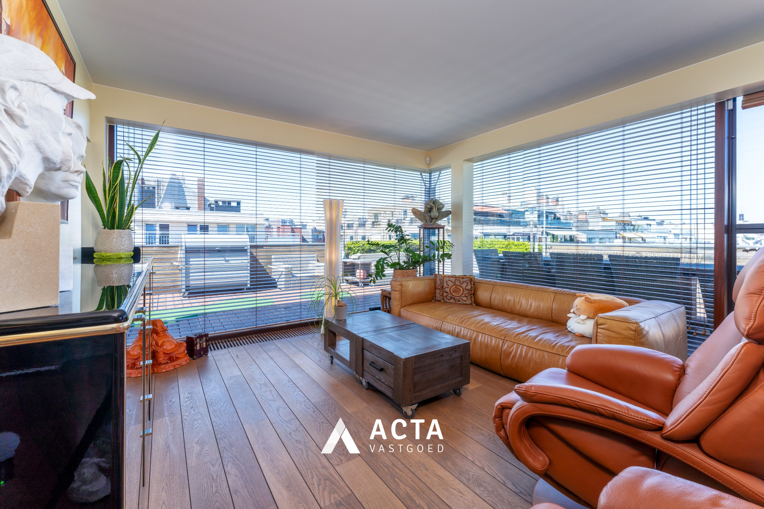 Luxueus dakappartement met 3 slaapkamers en panoramische terrassen in hartje Oostende 
