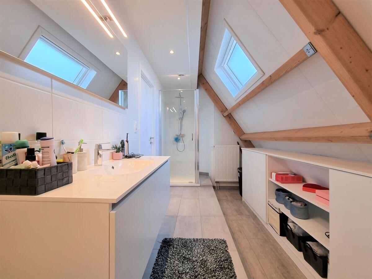 Volledig gerenoveerde, centraal gelegen woning - Heist 