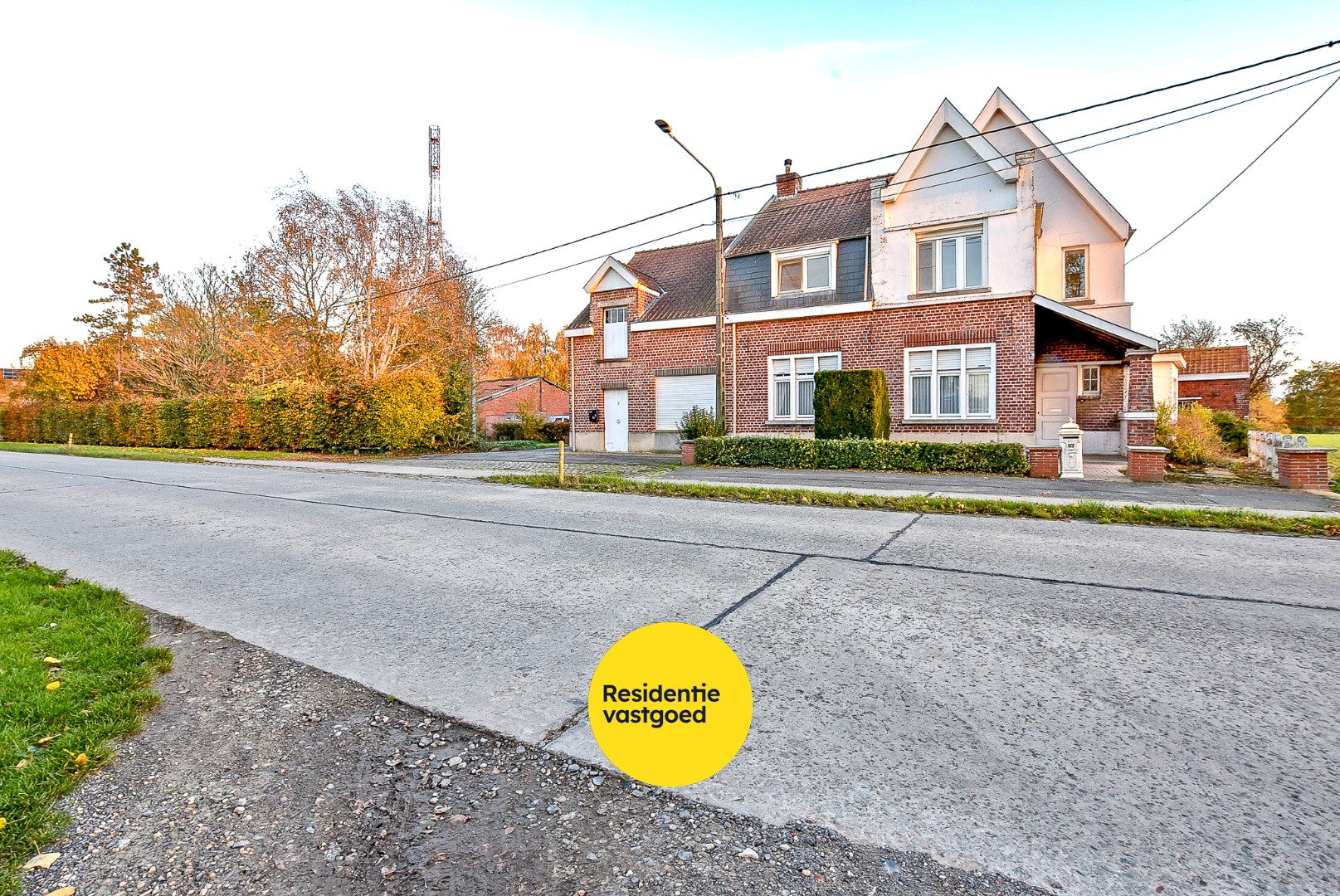 Te renoveren boerderij op een perceel van 7.066m² met loods en diverse bijgebouwen 