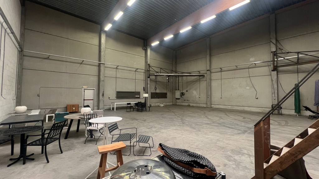 Magazijn met bureel te huur in Booiebos in Drongen