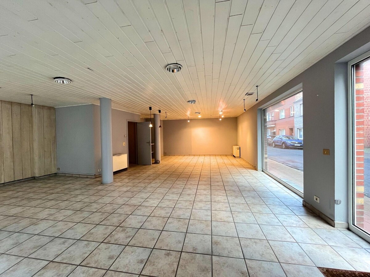 Handelspand (hoekligging) in het centrum van Heist 