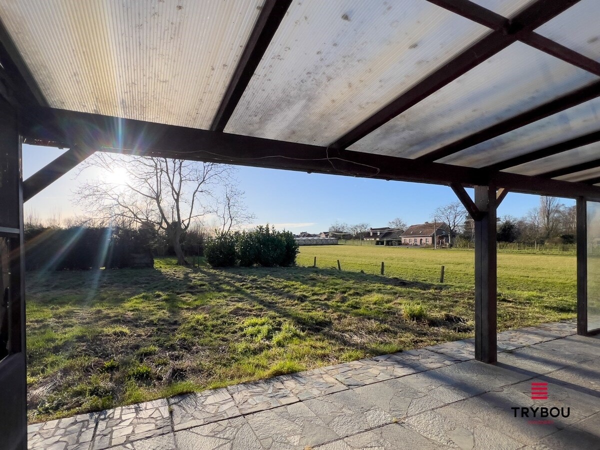 Te renoveren woning met bijgebouw op ruime perceel van 1273m² 