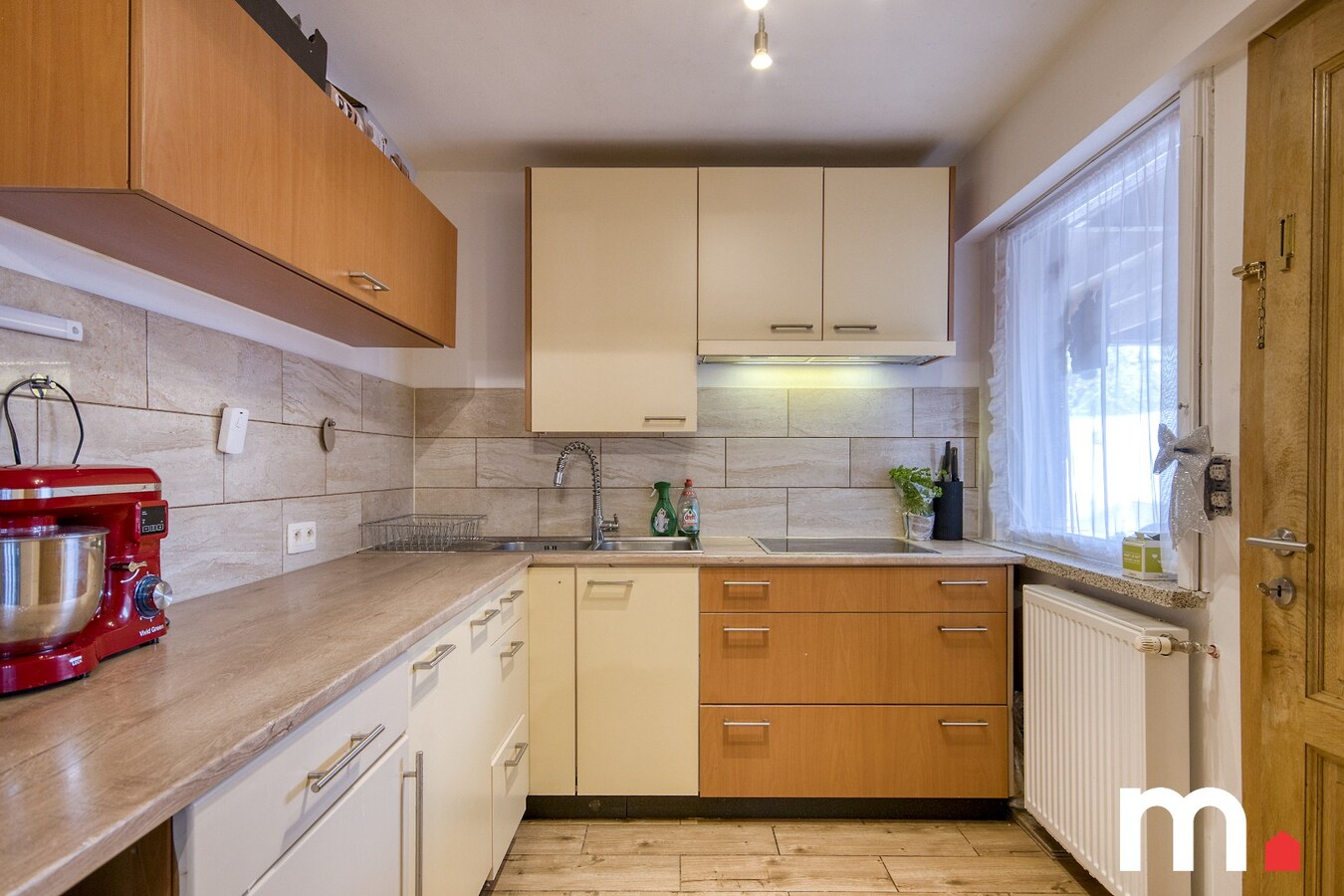 Instapklare woning te Ingelmunster met 3 slaapkamers en uitweg achteraan! 