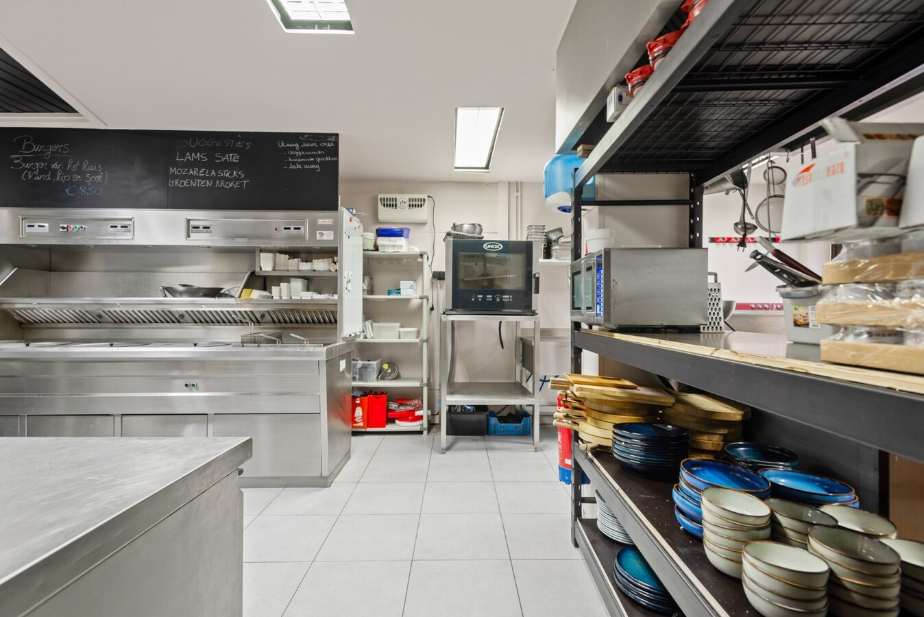 Ideaal gelegen handelspand / kantoor 