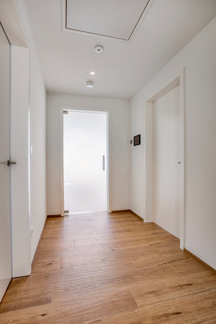 Gerenoveerd ruim en lichtrijk appartement met 2 slaapkamers - EPC  72Kwh/m² 