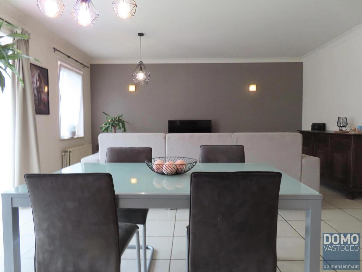 Mooi appartement, 2 slaapkamers, groot terras en autostaanplaats 