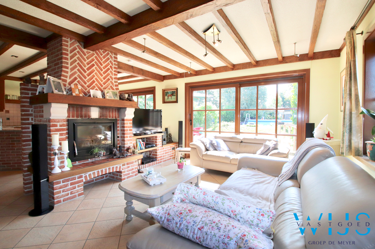 Instapklaar woonhuis met 4 slaapkamers op 936m² te Zelzate! 